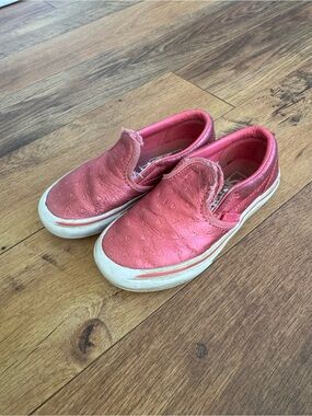 Toddler Vans Slip-On sneakers in Pink with heart detail